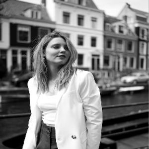 Meet your Posher, Leah